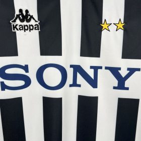 Retro Juventus 1996/97 Home Jersey - Image 4