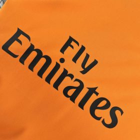 Retro Real Madrid 2013/14 Third Jersey - Image 3