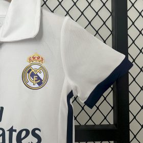 Retro Real Madrid 2016/17 Home Kids Kit - Image 8