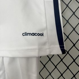 Retro Real Madrid 2016/17 Home Kids Kit - Image 3