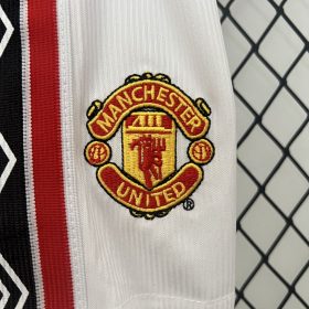 Retro Manchester United 1998/99 Home Kids Kit - Image 3