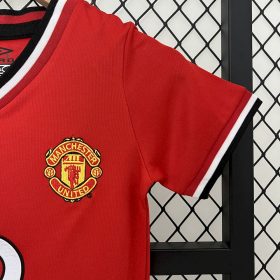 Retro Manchester United 2000/02 Home Kids Kit - Image 7