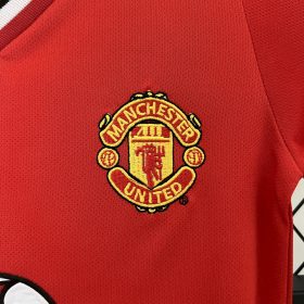 Retro Manchester United 2000/02 Home Kids Kit - Image 6