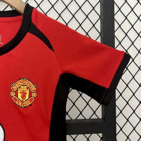 Retro Manchester United 2002/04 Home Kids Kit - Image 3