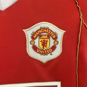 Retro Manchester United 2006/07 Home Kids Kit - Image 7