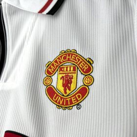 Retro Manchester United 1998/99 White Jersey - Image 7