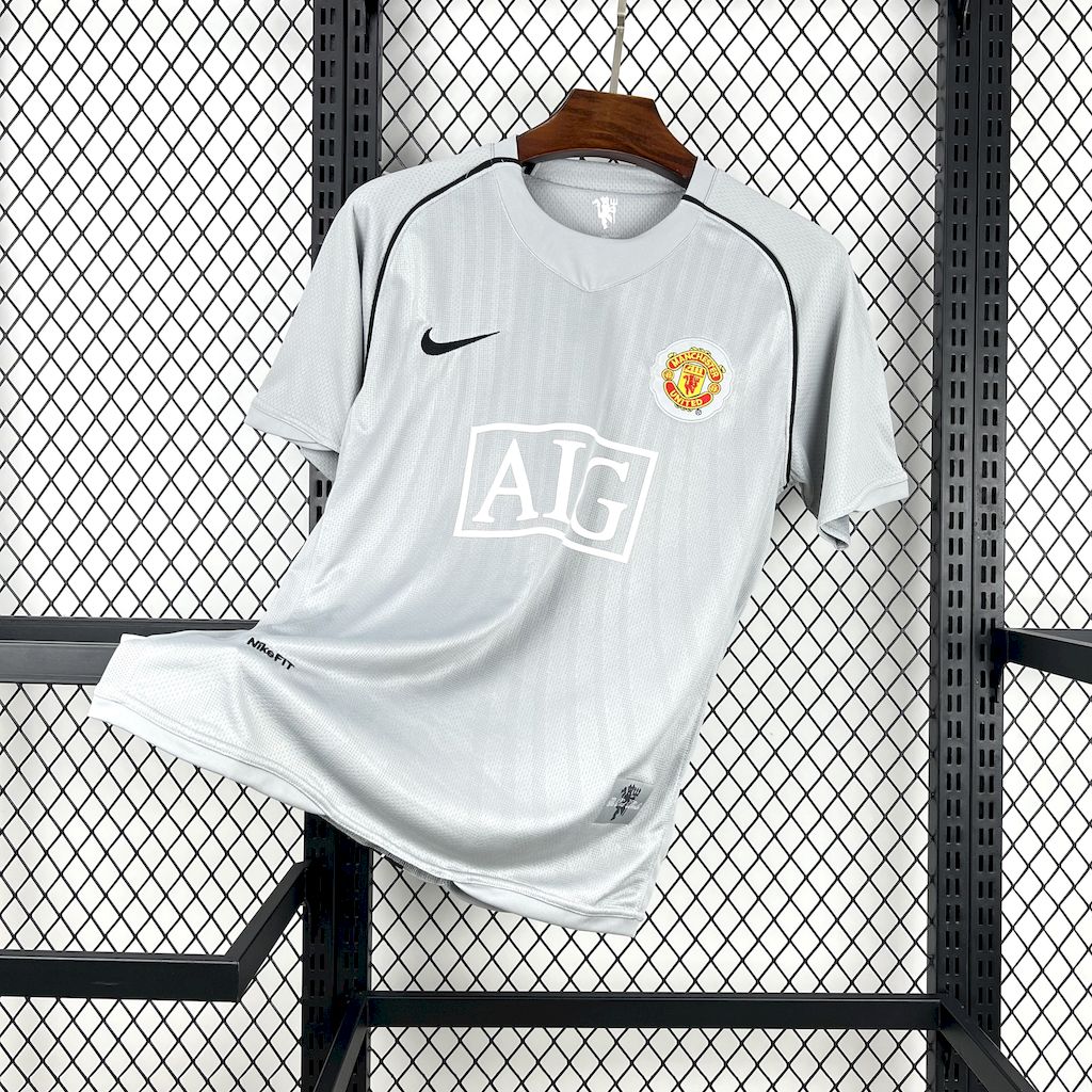 2025053009211827.jpg Retro Manchester United 2007/08 Goalkeeper Jersey - Image 1