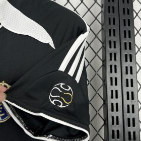 Retro Real Madrid 2006/07 Away Jersey - Image 8