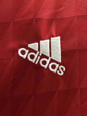 Retro Liverpool 2010/2012 Home Long Sleeve Jersey - Image 2