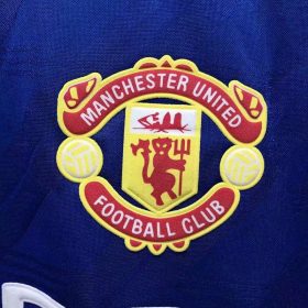 Retro Manchester United 1986/88 Third Jersey - Image 4