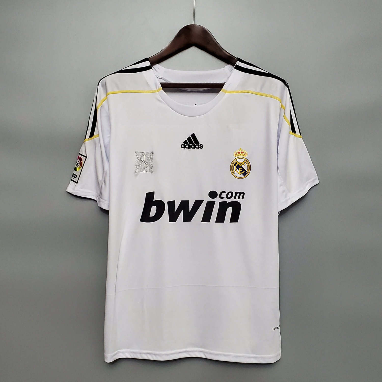 Real-Madrid-200910-Home-Retro-Jersey-32197.jpg Retro Real Madrid 2009/10 Home Jersey - Image 1